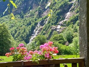 Rum - 1 sovrum - balkong - utsikt mot trädgården | Exteriör