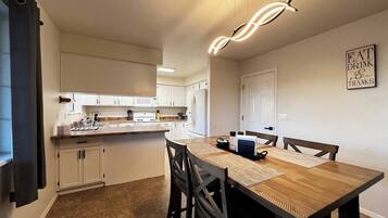 House, 3 Bedrooms | Dining room