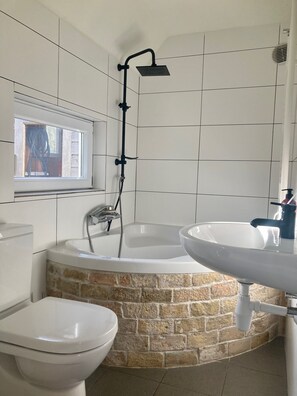 Bungalow, 3 chambres, patio, vue jardin | Salle de bain