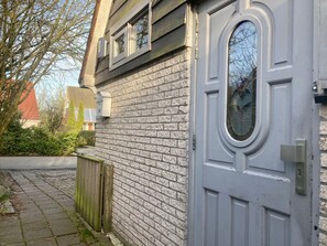 Property entrance - Holiday Home - 5 Persons - Closet to the Lauwerslake Near Wadden Sea (Anjum)