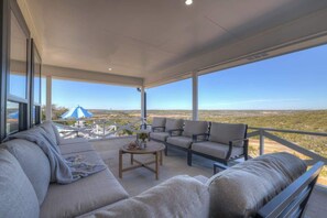 Talo, useita sänkyjä, pääsy uima-altaalle (1148 Balcones Drive) | Ulkoalueet