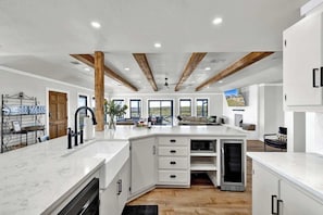 House, Multiple Beds, Pool Access (1148 Balcones Drive) | Interior