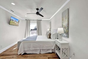 House, Multiple Beds, Pool Access (1148 Balcones Drive) | 5 bedrooms, individually decorated, individually furnished, bed sheets