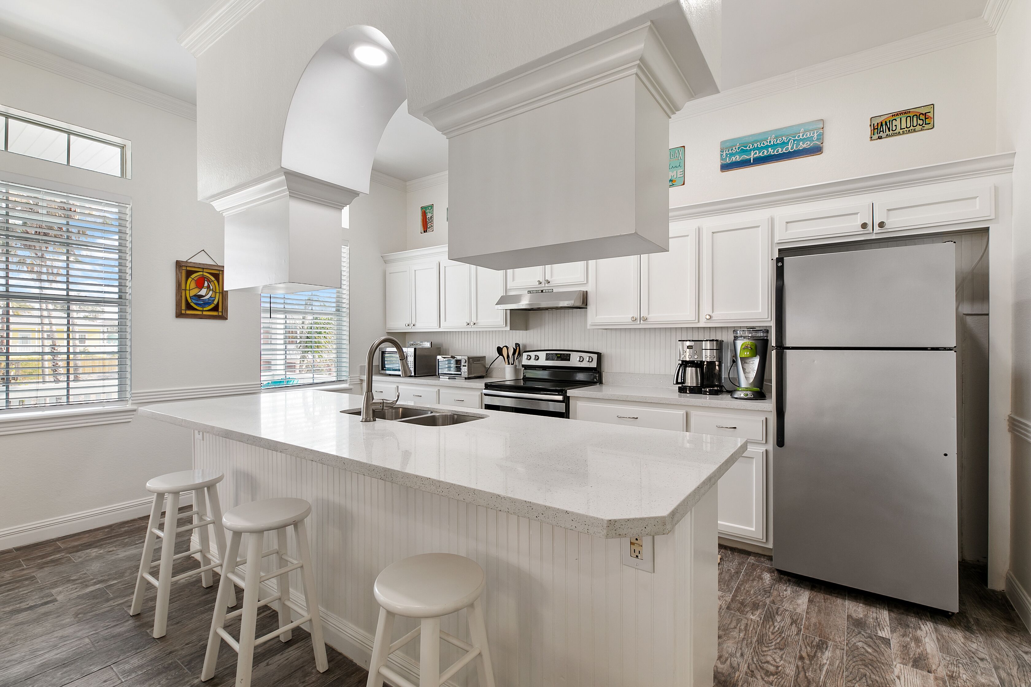 House, Multiple Beds, Pool Access | Private kitchen | Fridge, microwave, oven, stovetop