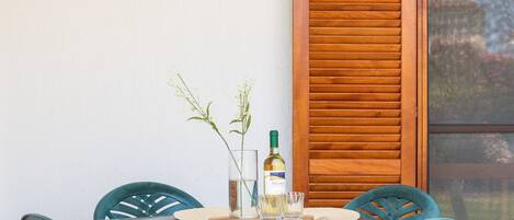 Appartement, 2 chambres, balcon, vue sur le jardin | Restauration en plein air