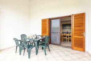 Departamento, 2 habitaciones, balcón, vista al jardín | Comedor