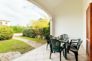 Apartment, 2 Bedrooms, Balcony, Garden View | Terrace/patio