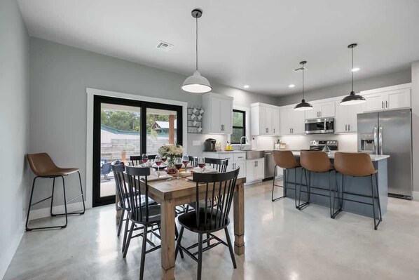 Interior - Luxury Home 3blck From Main St With Firepit (Fredericksburg)