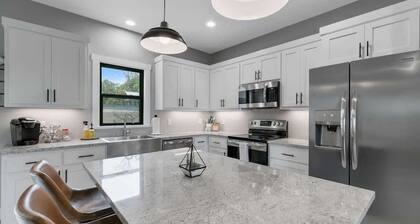 Luxury Home 3blck From Main St With Firepit