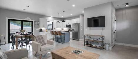 独立别墅, 多张床, 露台, 城市景观 (403 N Cherry) | 起居区