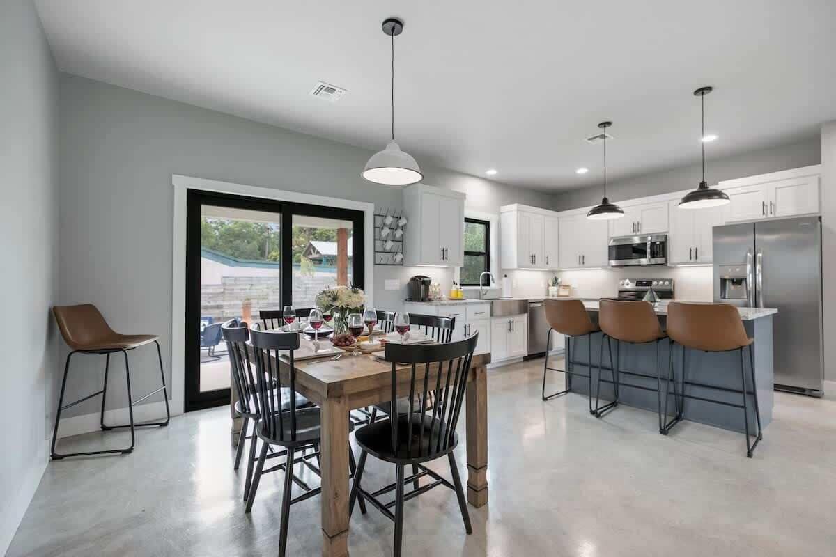 House, Multiple Beds, Patio, City View (403 N Cherry) | Dining