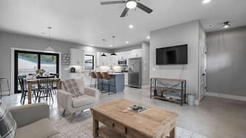 Casa, letti multipli, patio, vista città (403 N Cherry) | Area soggiorno