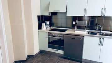 Apartamento, 2 habitaciones, balcón, vistas al mar | Cocina privada