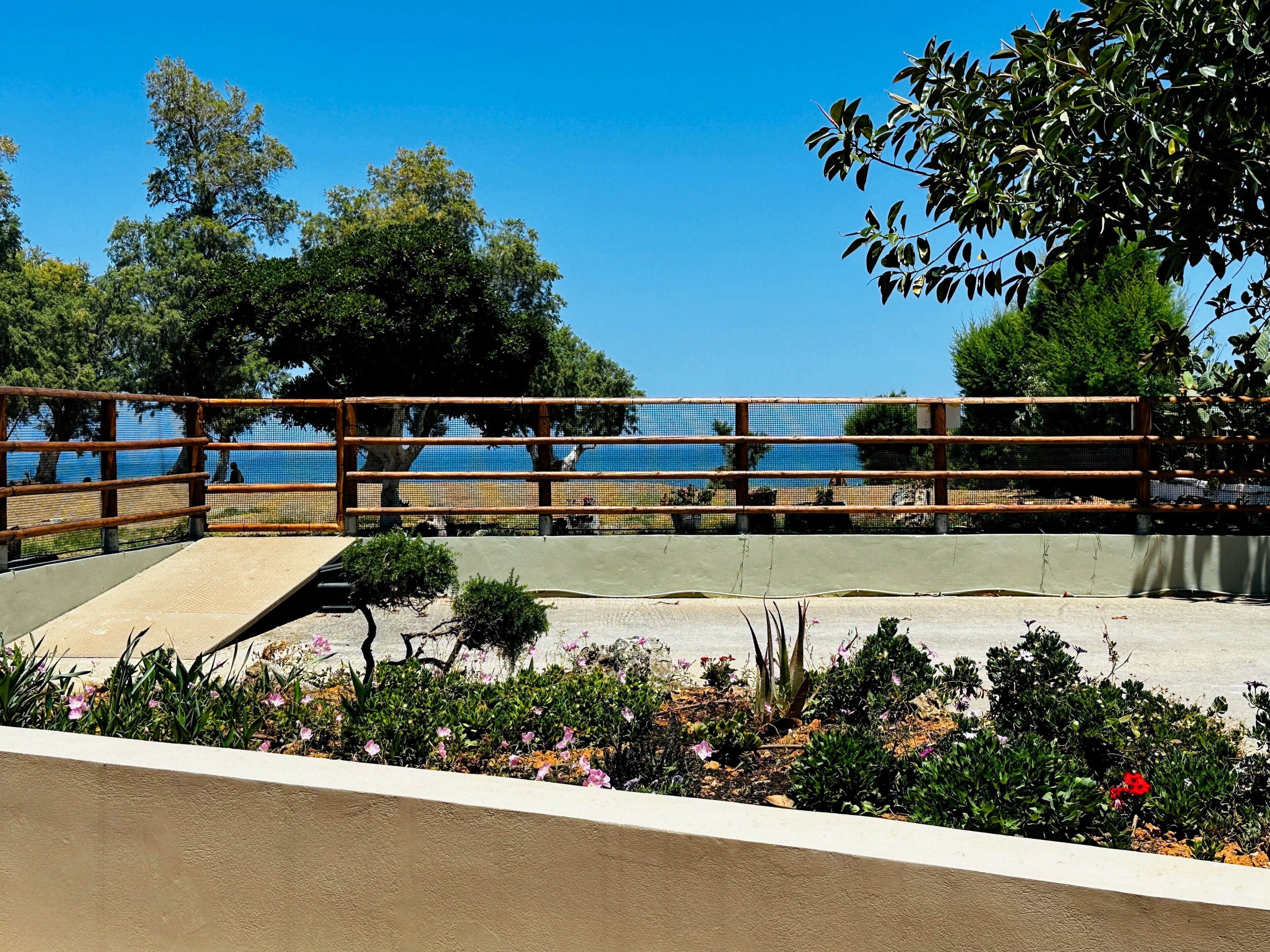 Apartment, 2 Bedrooms, Balcony, Ocean View | Property grounds