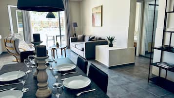 Apartamento, 2 habitaciones, balcón, vistas al mar | Restauración