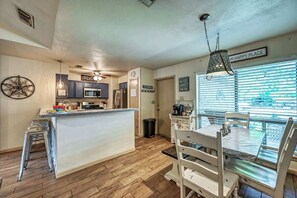 House, Multiple Beds, Patio (811 Lloyd Dr) | Dining