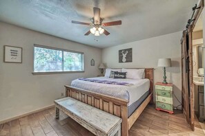 House, Multiple Beds, Patio (811 Lloyd Dr)