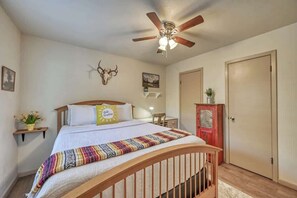 House, Multiple Beds, Patio (811 Lloyd Dr) | 4 bedrooms, individually decorated, individually furnished, bed sheets - Kerrville Hidden Gem With Firepit and Grill - Great Location (Kerrville)