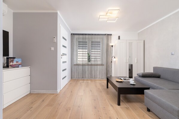 Huoneisto, 1 makuuhuone, terassi | 1 makuuhuone, työpöytä, vuodevaatteet