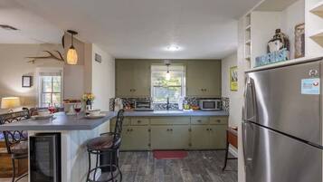 Casa de campo, 1 cama de matrimonio, patio (413 W San - Tristian) | Cocina privada | Cafetera o tetera