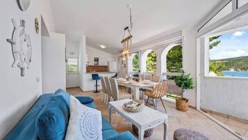 Villa, 4 habitaciones, para fumadores, alberca privada | Interior