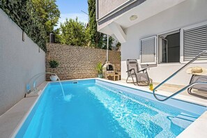 Vila, 4 quartos, para fumantes, piscina particular | Piscina | Piscina externa