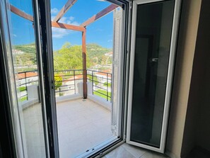 Appartement, 2 slaapkamers, balkon, uitzicht op bergen | Uitzicht vanuit accommodatie