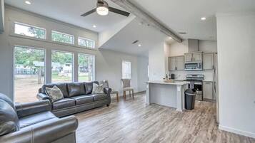 House, Multiple Beds, Patio (#12 3567 US 290 E) | Living area