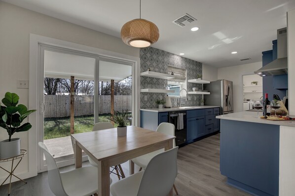 House, 2 Queen Beds, Hot Tub | Dining