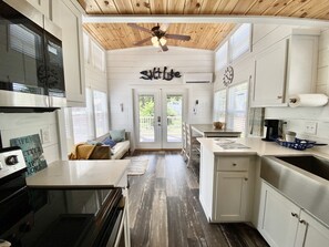 House, Multiple Beds, Patio | Private kitchen | Fridge, microwave, oven, stovetop