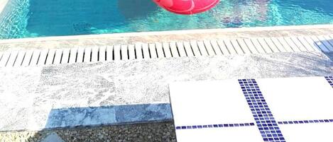 Vila, 4 quartos, para fumantes, piscina particular | Piscina | Piscina externa