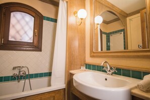 Apartemen, 1 kamar tidur, balkon | Kamar mandi
