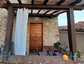 Property entrance - Enchanting Lucienne in the Village Num01 (Camaiore)