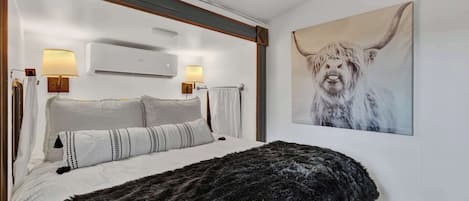 House, 1 Queen Bed, Hot Tub