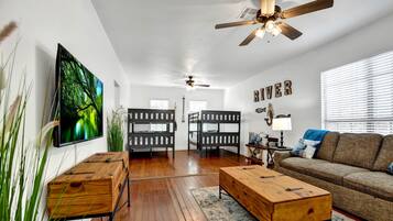 Rumah, Beberapa Tempat Tidur, patio | Area keluarga | TV