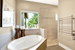House, Multiple Beds, Pool Access, Mountain View (148 Starry Night M&C) | Bathroom | Towels - Luxury Ranch W/pool-hot Tub-near Fred! (Fredericksburg)