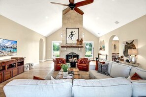 Living area - Luxury Ranch W/pool-hot Tub-near Fred! (Fredericksburg)