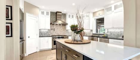 Casa, varias camas, acceso a la alberca, vista a la montaña (148 Starry Night M&C) | Cocina privada | Cafetera y tetera