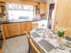 Refrigerador, lavavajillas, tetera/pava eléctrica, tostadora