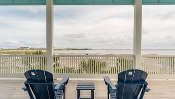 House, 4 Bedrooms | Balcony