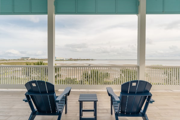 House, 4 Bedrooms | Balcony