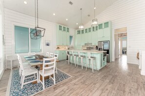 House, 4 Bedrooms | Private kitchen | Fridge, oven, coffee/tea maker, toaster