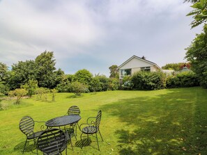 Cottage | Outdoor dining