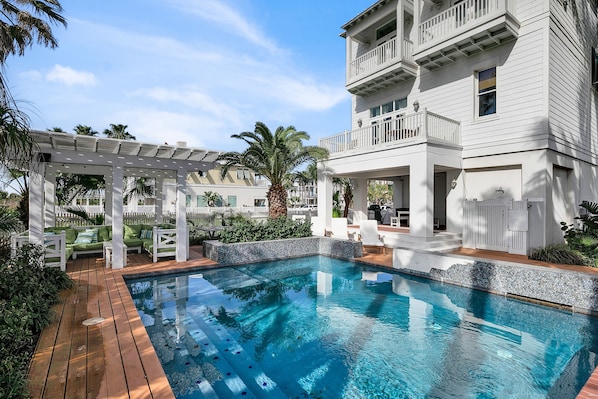 House, 4 Bedrooms | Pool | Outdoor pool