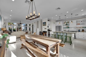 House, 4 Bedrooms | Private kitchen | Fridge, oven, coffee/tea maker, toaster