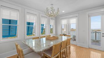 House, 4 Bedrooms | Dining