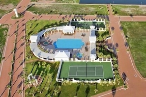 House, 4 Bedrooms | Sport court