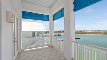 House, 4 Bedrooms | Property grounds