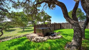 House, Multiple Beds, Hot Tub (315 Deer Rd Combo) | Outdoor spa tub