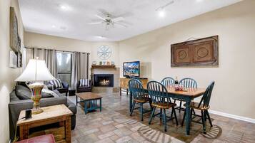 Condo, Multiple Beds, Pool Access | Dining